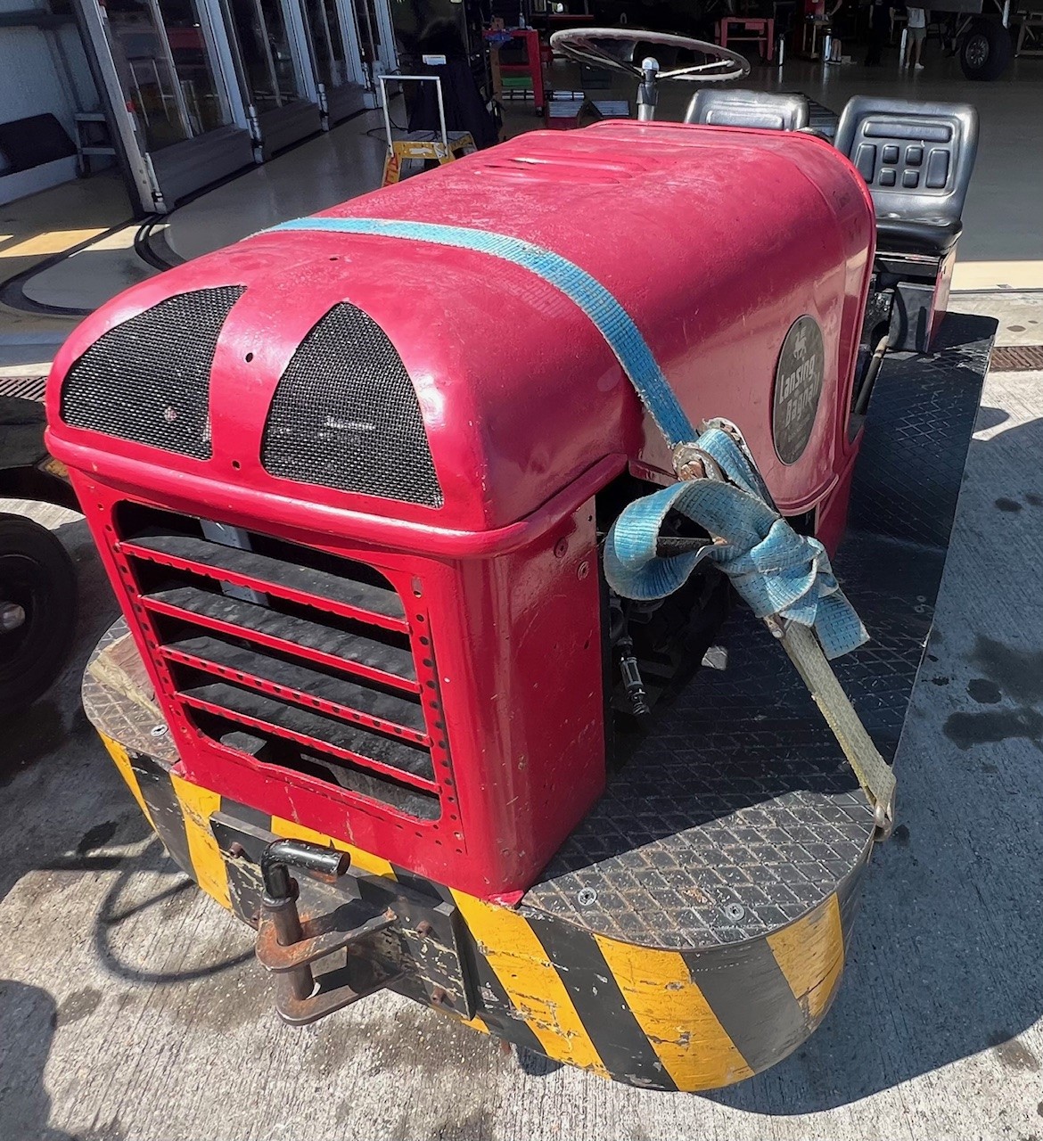 Aircraft tug steering box