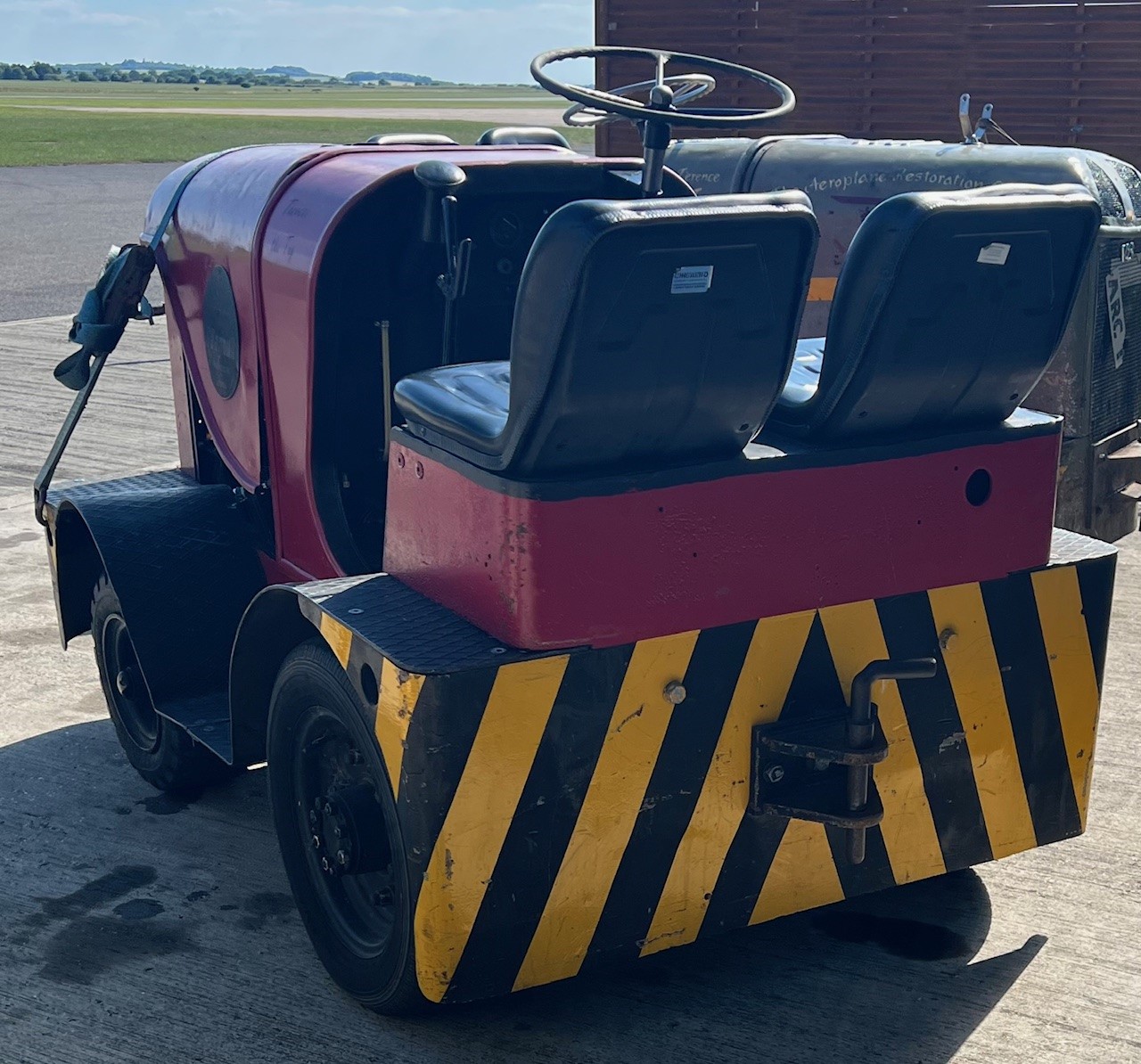 Aircraft tug steering box